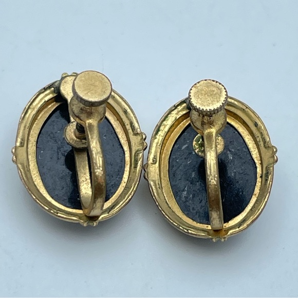 Elegant Vintage Cameo Earrings – Gold Tone Screw-Back Black & White Portrait - Picture 5 of 8